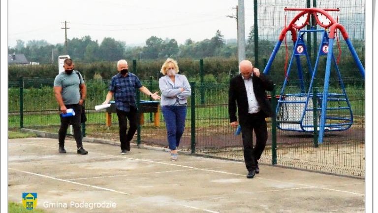 Place zabaw przy Gminnym Przedszkolu i Żłobku w Brzeznej (14).JPG