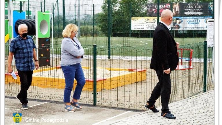 Place zabaw przy Gminnym Przedszkolu i Żłobku w Brzeznej (15).JPG