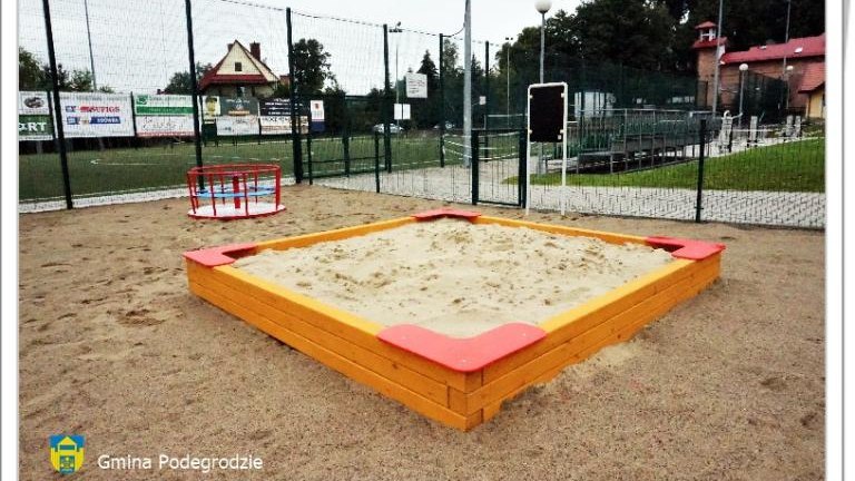 Place zabaw przy Gminnym Przedszkolu i Żłobku w Brzeznej (5).JPG