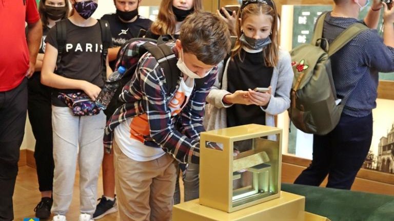uczniowie SP w Brzeznej na wycieczce (13).JPG