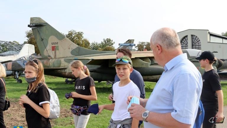 uczniowie SP w Brzeznej na wycieczce (16).JPG