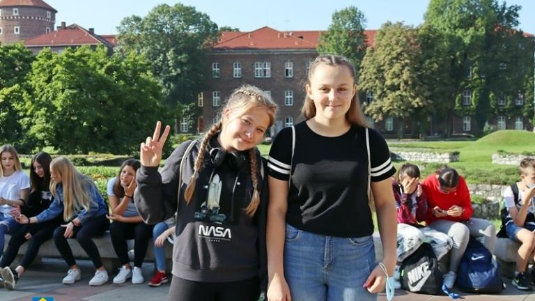 uczniowie SP w Brzeznej na wycieczce (3).JPG