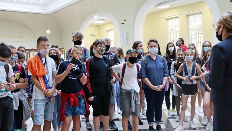 uczniowie SP w Brzeznej na wycieczce (7).JPG