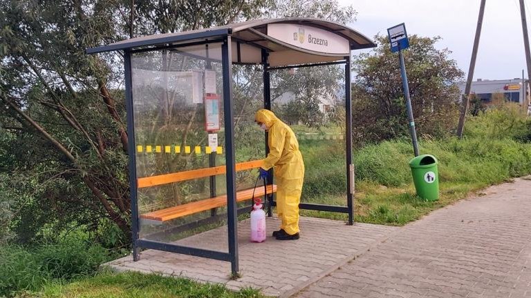 Dezynfekcja obiektów przez OSP (18).jpg