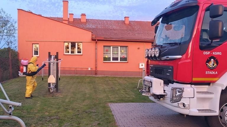Dezynfekcja obiektów przez OSP (8).jpg