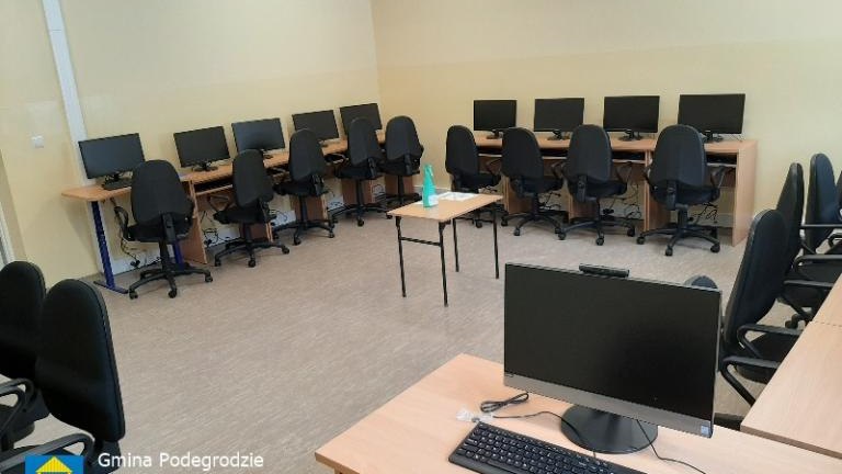 pracownia komputerowa Gostwica (2).jpg