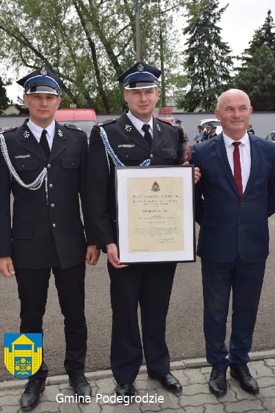 wręczenie promes na samochód bojowy OSP Podrzecze i Brzezna-Litacz (1).JPG