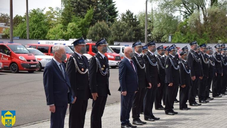 wręczenie promes na samochód bojowy OSP Podrzecze i Brzezna-Litacz (14).JPG
