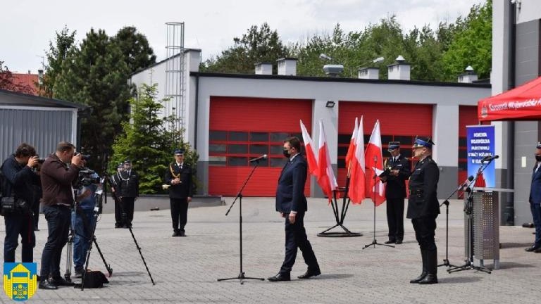 wręczenie promes na samochód bojowy OSP Podrzecze i Brzezna-Litacz (15).JPG