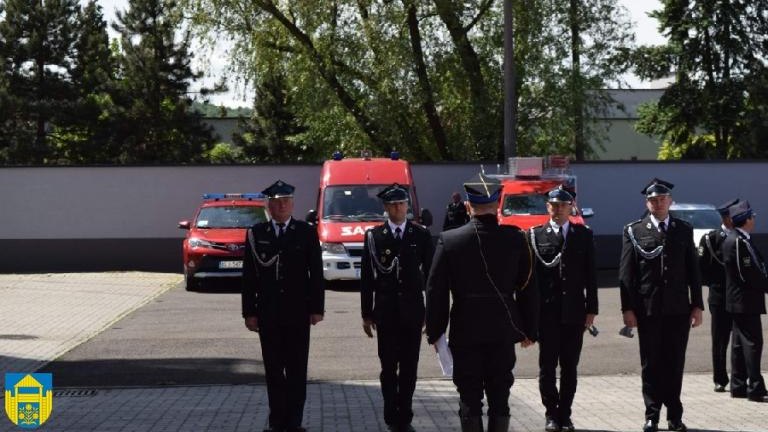 wręczenie promes na samochód bojowy OSP Podrzecze i Brzezna-Litacz (19).JPG