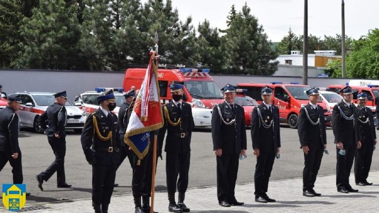 wręczenie promes na samochód bojowy OSP Podrzecze i Brzezna-Litacz (21).JPG