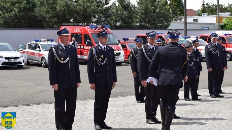 wręczenie promes na samochód bojowy OSP Podrzecze i Brzezna-Litacz (22).JPG