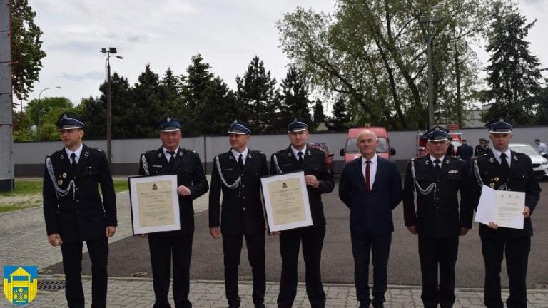 wręczenie promes na samochód bojowy OSP Podrzecze i Brzezna-Litacz (25).JPG