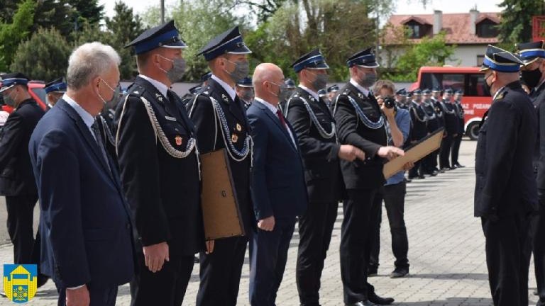 wręczenie promes na samochód bojowy OSP Podrzecze i Brzezna-Litacz (6).JPG