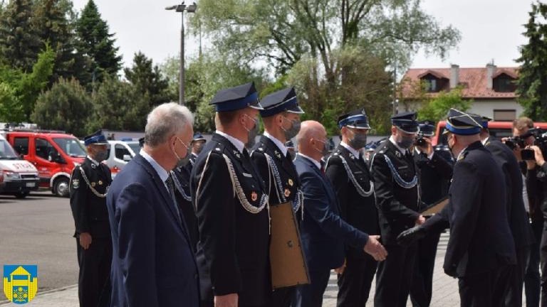 wręczenie promes na samochód bojowy OSP Podrzecze i Brzezna-Litacz (7).JPG
