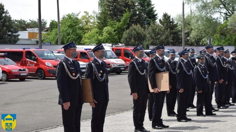 wręczenie promes na samochód bojowy OSP Podrzecze i Brzezna-Litacz (8).JPG