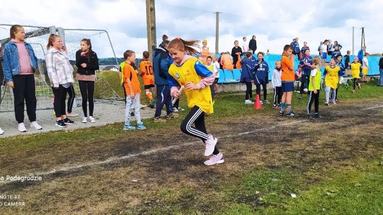 Gminne Sztafetowe Biegi Przełajowe (3).jpg