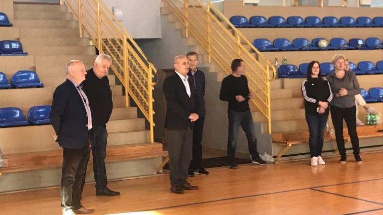 finał powiatowy halowej piłki nożnej dziewcząt w ramach Igrzysk Młodzieży (2).JPG
