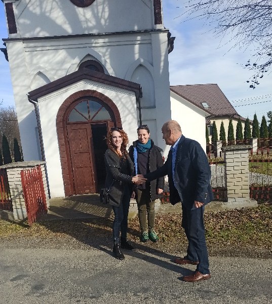 Renowacja kapliczki w Podrzeczu (1).jpg