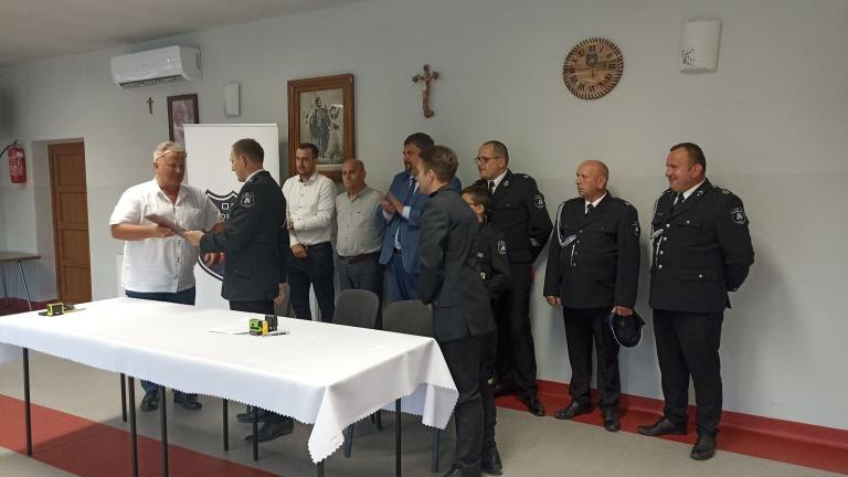Podpisanie umowy na zakup nowego wozu strażackiego dla OSP Podrzecze  (13).jpg