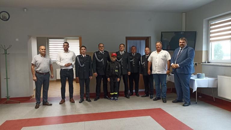 Podpisanie umowy na zakup nowego wozu strażackiego dla OSP Podrzecze  (14).jpg