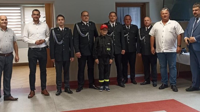 Podpisanie umowy na zakup nowego wozu strażackiego dla OSP Podrzecze  (4).jpg